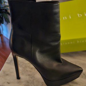 Gianni Bini Conelle ankle boots size 7